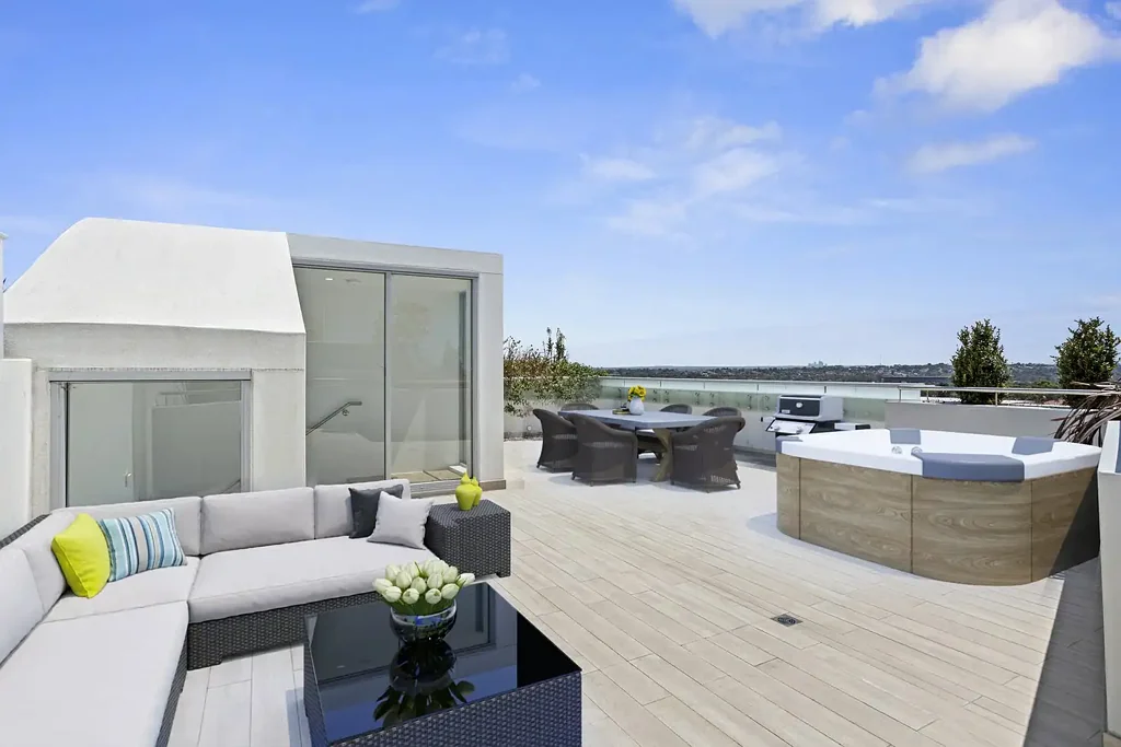 Campsie 2침실 Penthouse Living with an Enormous Rooftop Terrace