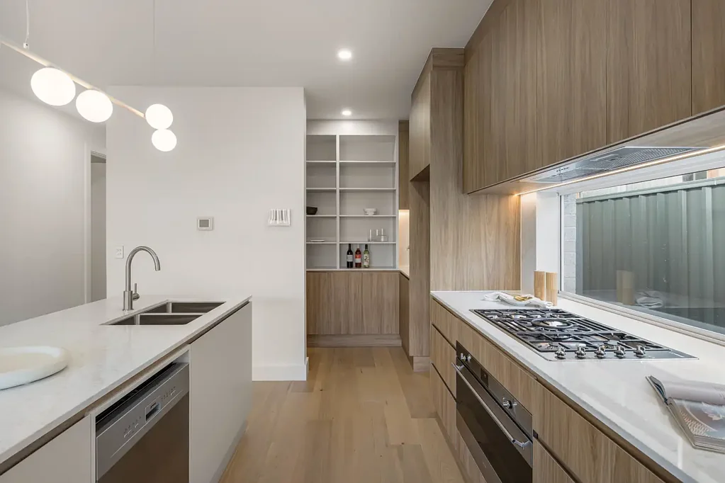 Henley Beach South 4房  Architectural Elegance Meets Coveted Coastal Life Style.