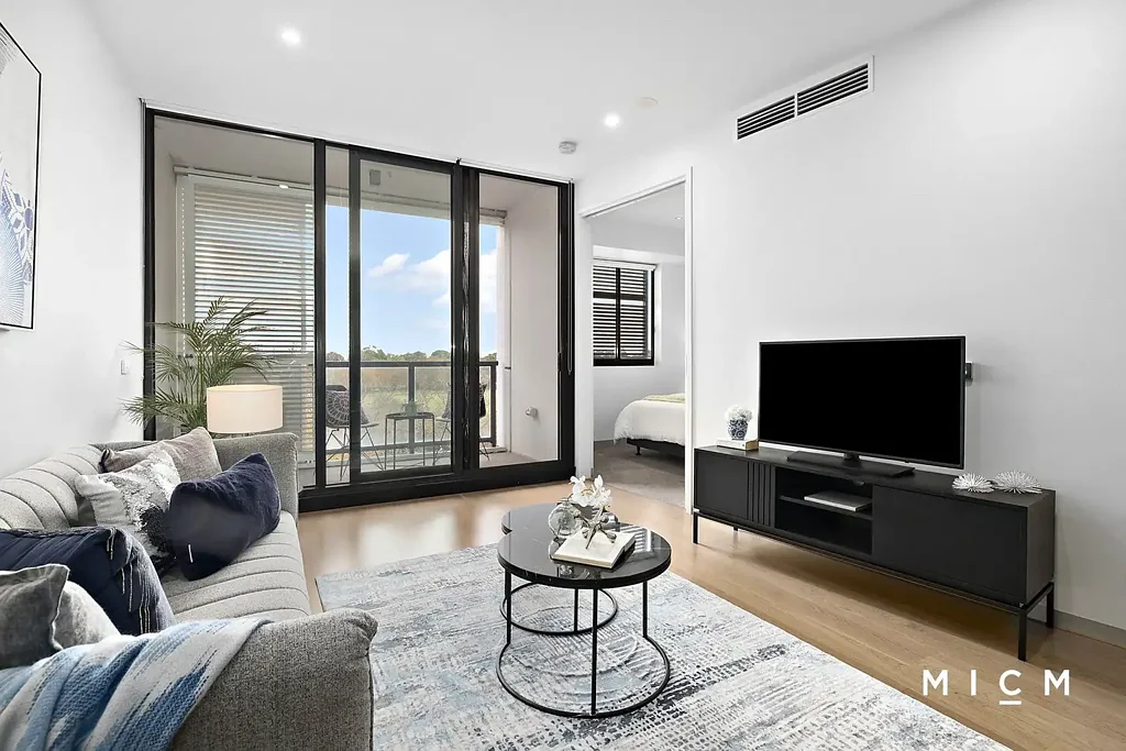 Melbourne 2ਬੈੱਡਰੂਮ Elevated Entertainer in a Dynamic Chevron Setting