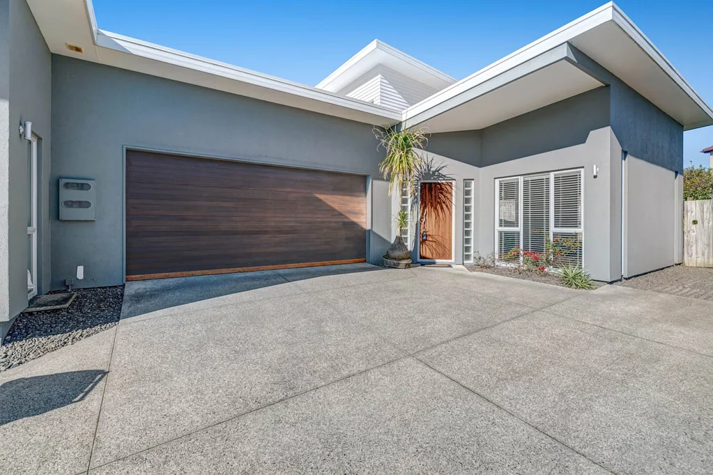 Albany 5Habitaciones Home & Income Awaits in Albany