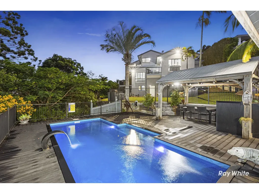 Yeppoon 3房  Panoramic Ocean and Island Views from this Spectacular 3-Level home in the Heart of Yeppoon