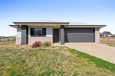 Meringandan West 4 Slaapkamer Spacious Family Home on 4,000m² with Excellent Investment Potential