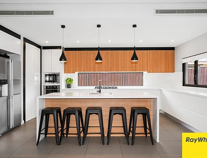 4 Mountview Avenue, Doonside, NSW 2767, 4 Kuwarto, 3 Banyo, House