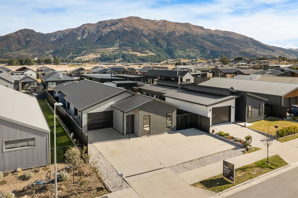 Lake Hawea 5कमरा Two Homes, One Standout Investment!