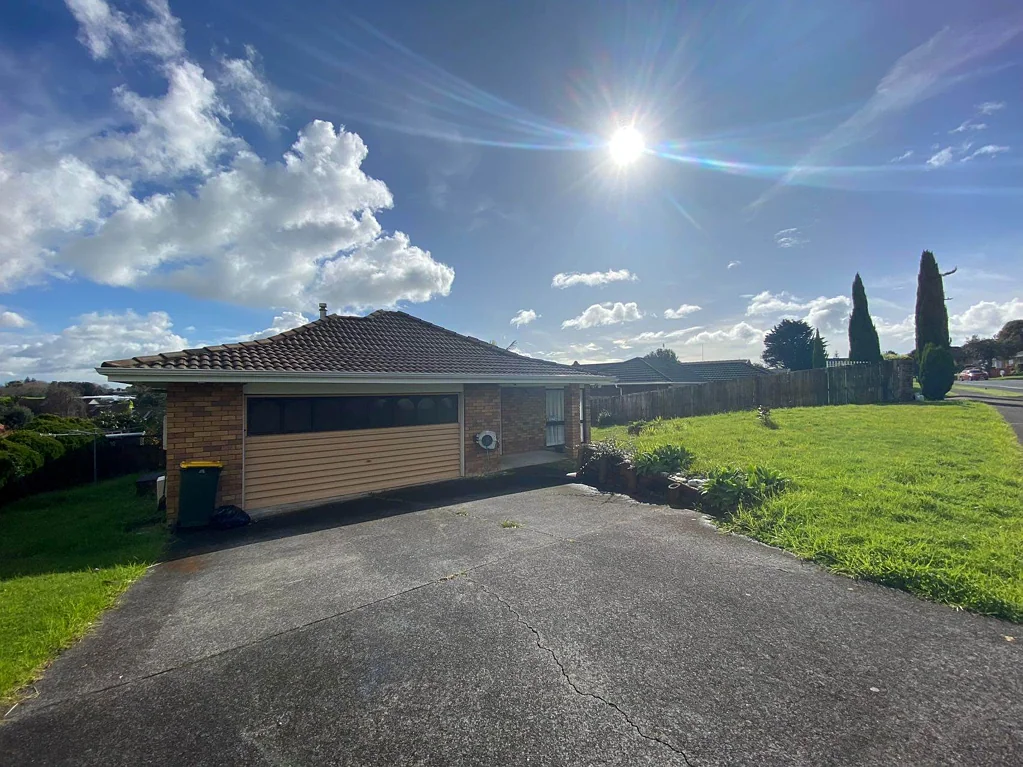 Four Bedrooms Family Home In Convenient Location