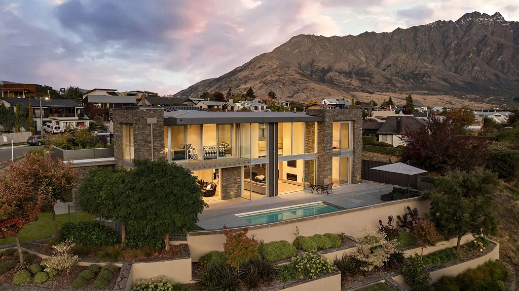 Queenstown 4 Bedroom Alfresco living with an entertainer’s dream deck!