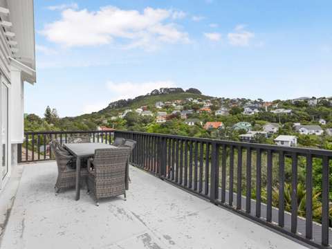Wadestown 5部屋 Elegant City-Fringe Living!