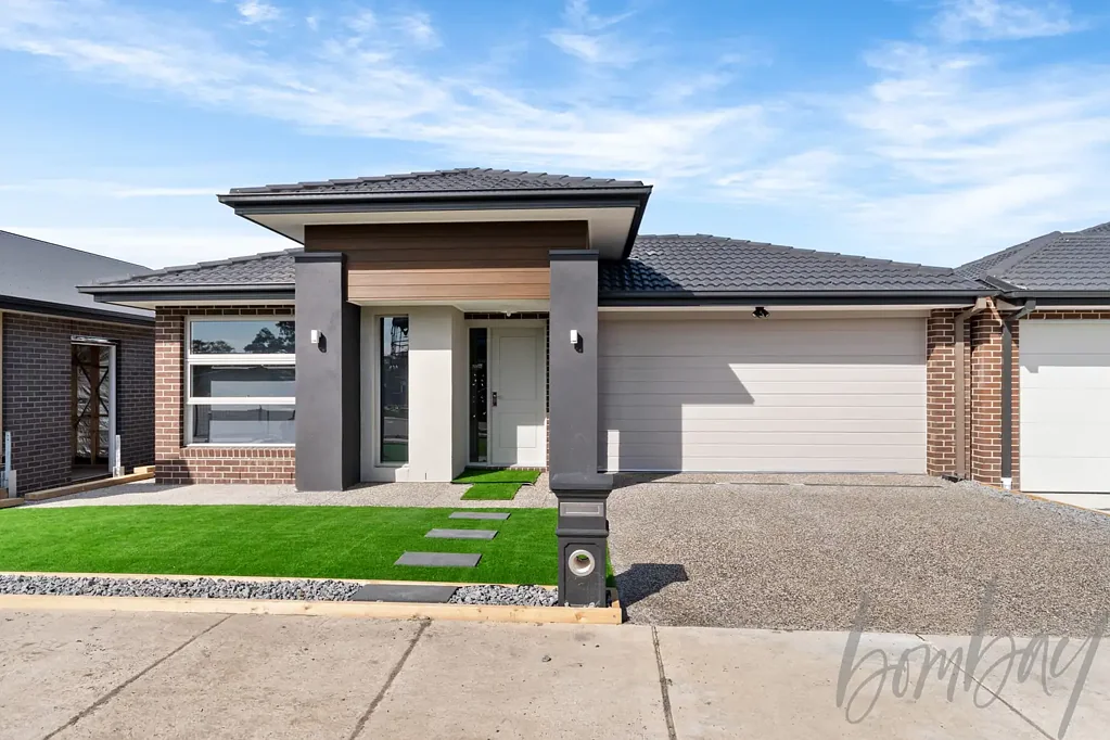 Brand New Home With 6KW+ Solar!