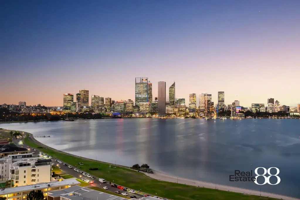 South Perth 3房  City, River, Park: The Perfect Triple View from Your Balcony!