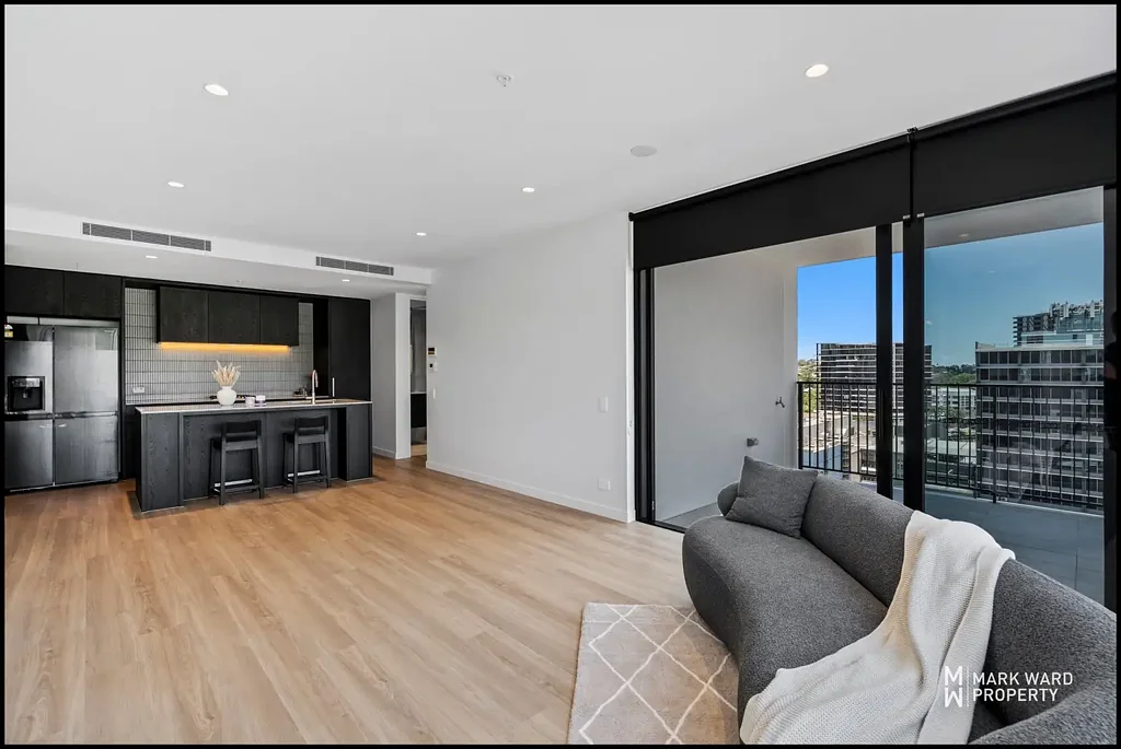 Toowong 2房  重新定义精致：位于黄金Toowong地区的两卧两卫生活  Sophistication Redefined: Elevated 2 Bed, 2 Bath Living in Prime Toowong