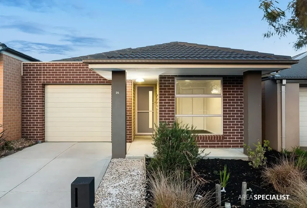 Modern Comfort in a Thriving Location – 3-Bedroom Family Home for Lease!!!