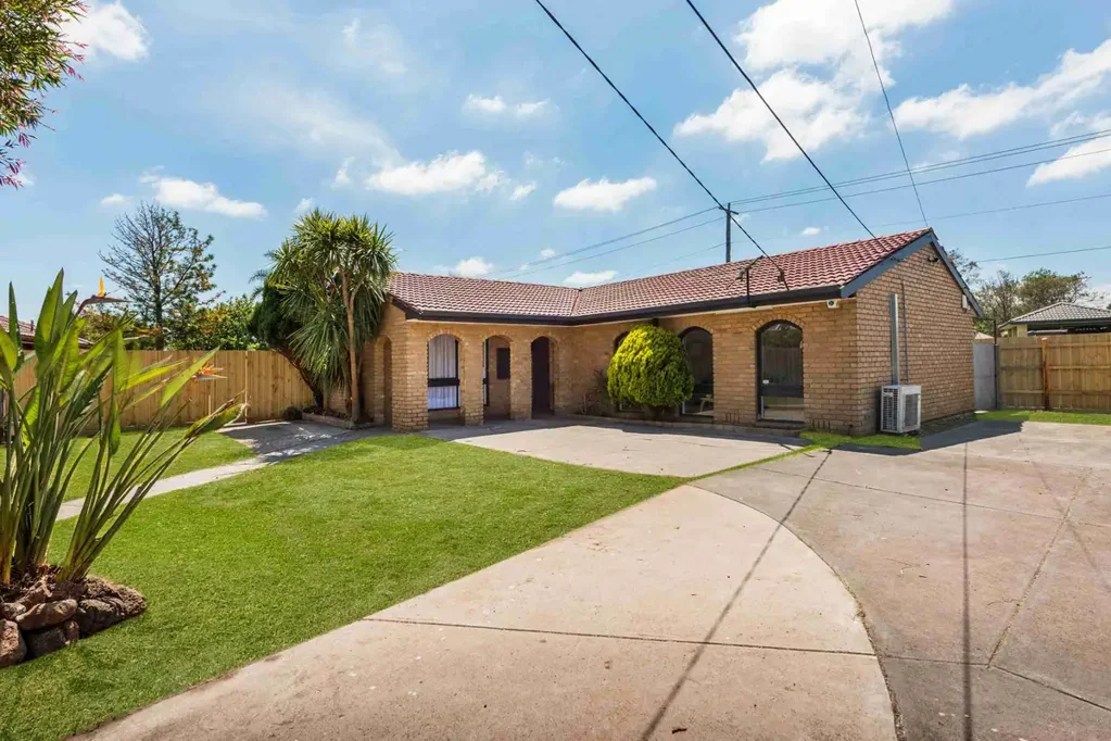 Seaford 3部屋 Big Block in a Prime Coastal Position