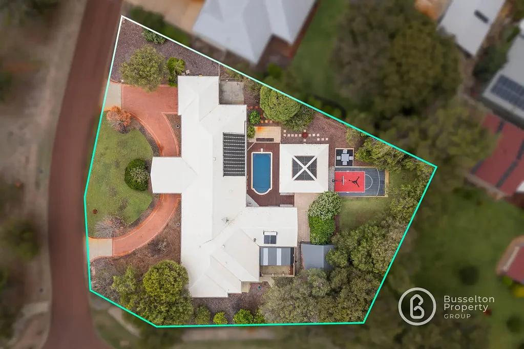 Bovell 5Moenga 6 Angus Close, Bovell