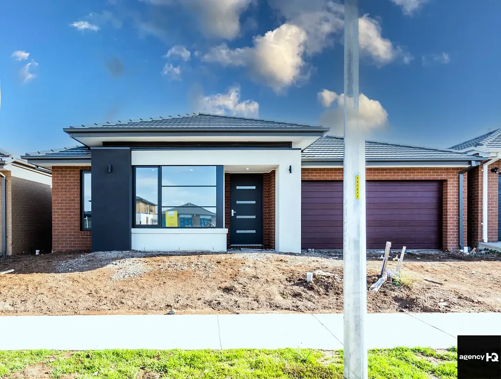 Brand New -Luxury Living  close to Nearnung Primary School Tarneit