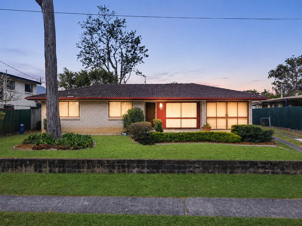 Springwood 3 Slaapkamer A much-loved 3-bed brick lowset ready for its next chapter!