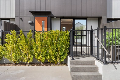 Modern 2021 built 3 bed, 1 bath with carpark