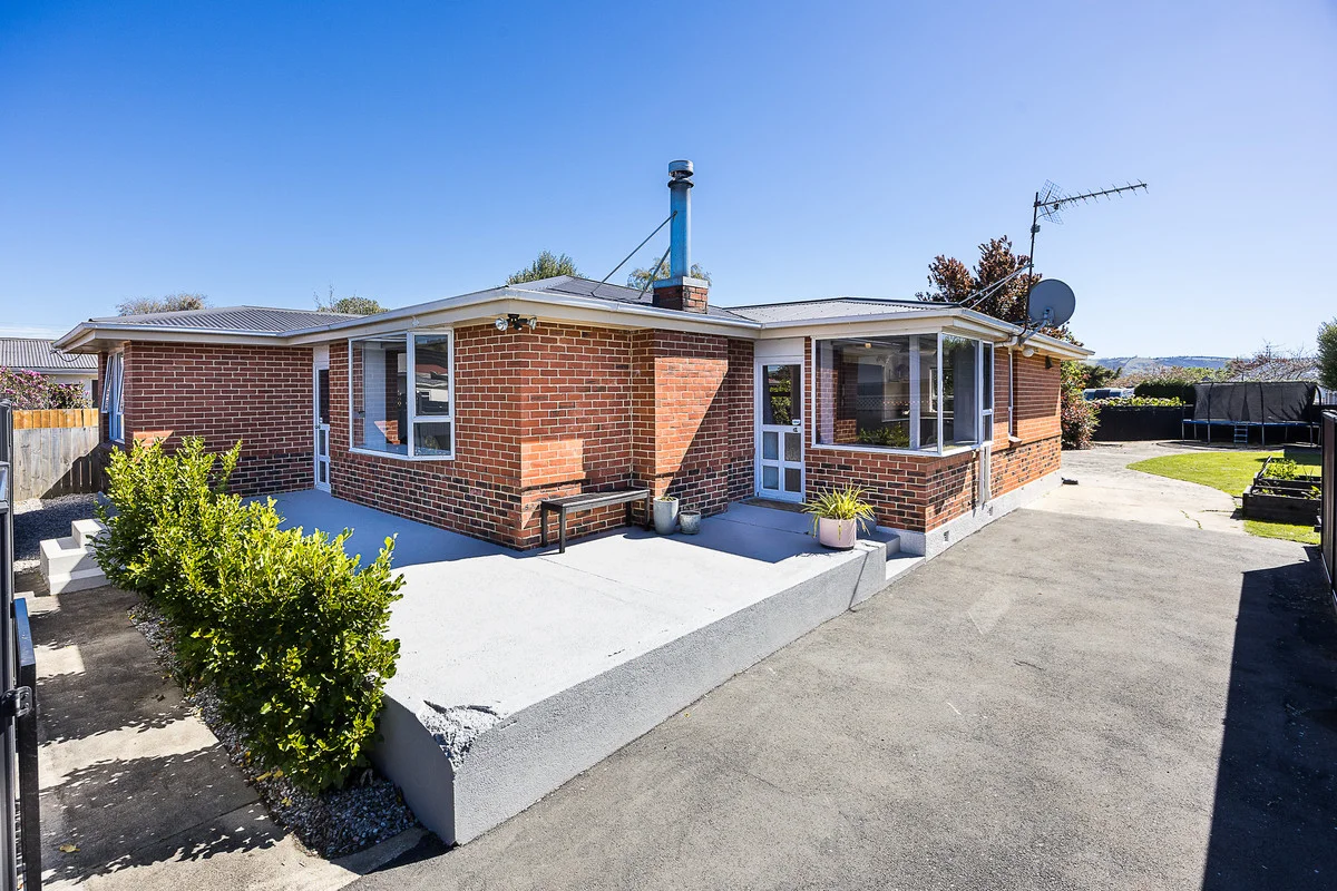 Mosgiel 3Zimmer Set Back, Sun-Soaked and Ready to Move In