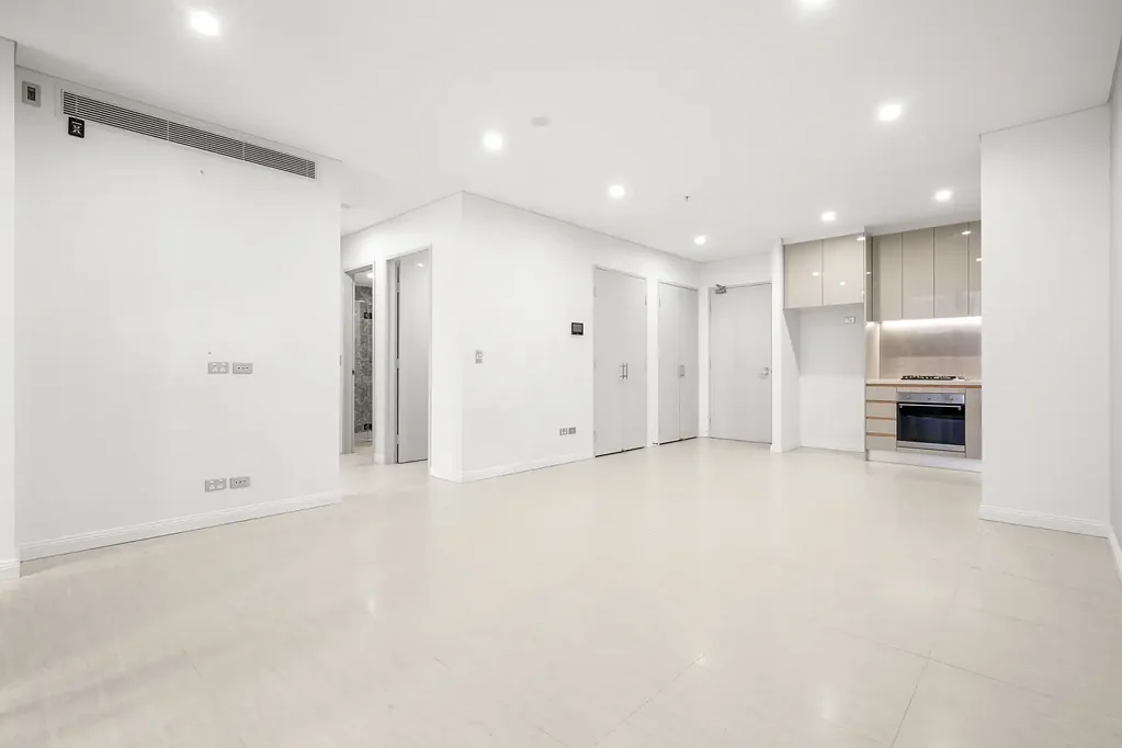 Lidcombe 2房 宽敞两居室 公寓 充满自然光 主卧带套间 现代厨房 石制台面 独家度假村设施 游泳池健身房 悉尼时尚目的地 Modern Living in The Retreat | Oversized 2-Bedroom Apartment with Resort-Style Facilities