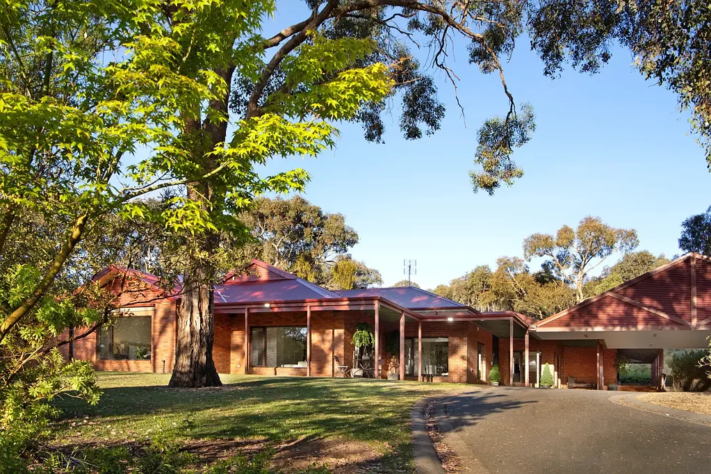 Golden Point 6ห้องนอน A Visionary Rural Retreat – 10 Acres of Opulence and Serenity on Castlemaine's Fringe