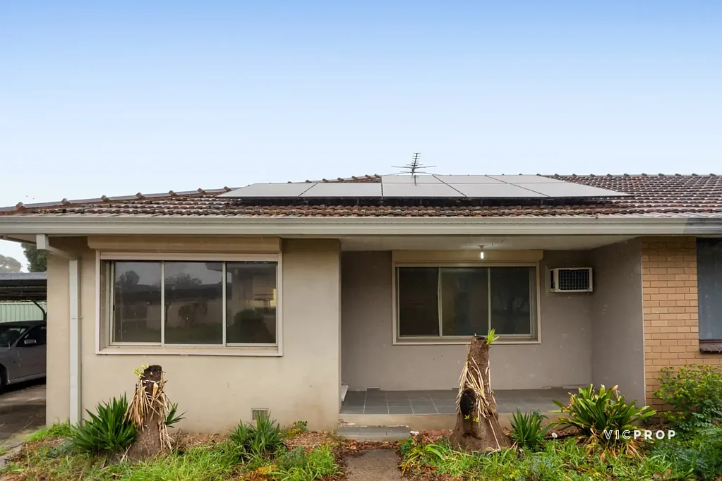 Spacious 2-Bedroom Unit in Convenient Location