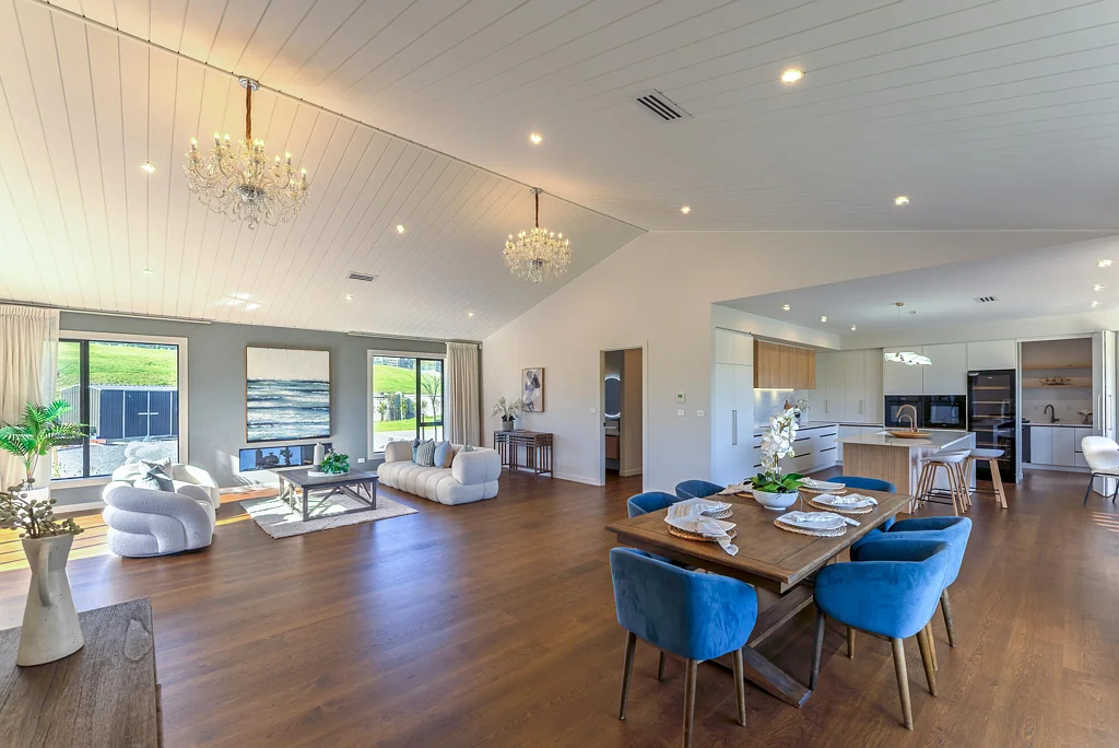 Coatesville 6ห้องนอน Architectural Single-Level Estate – Priced to Sell