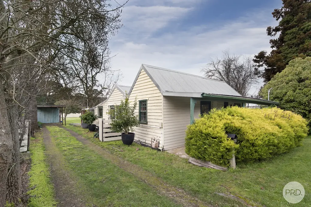 Creswick 2房  Historic Charm. Endless Potential. A Rare Creswick Opportunity.