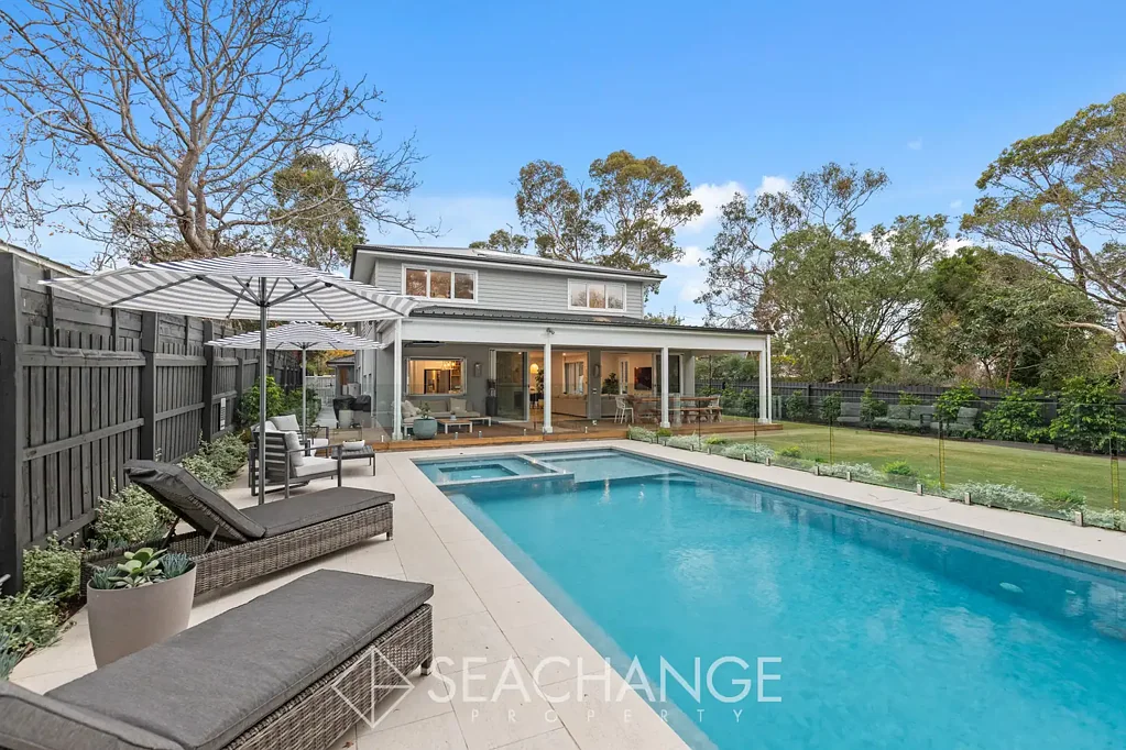 Mount Eliza 5房 Hampton风格奢居 1012㎡海滨地块 邻近Kunyung小学 精装厨房Ilve电器 游泳池SPA度假天堂 智能安防系统 全区冷暖舒适 Brand new Beachside Luxury