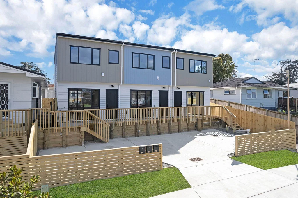Pakuranga Heights 2房 必看！全新街角地块 2+1 户型 MUST SEE!  BRAND NEW CORNER LOT 2+1 LAYOUT