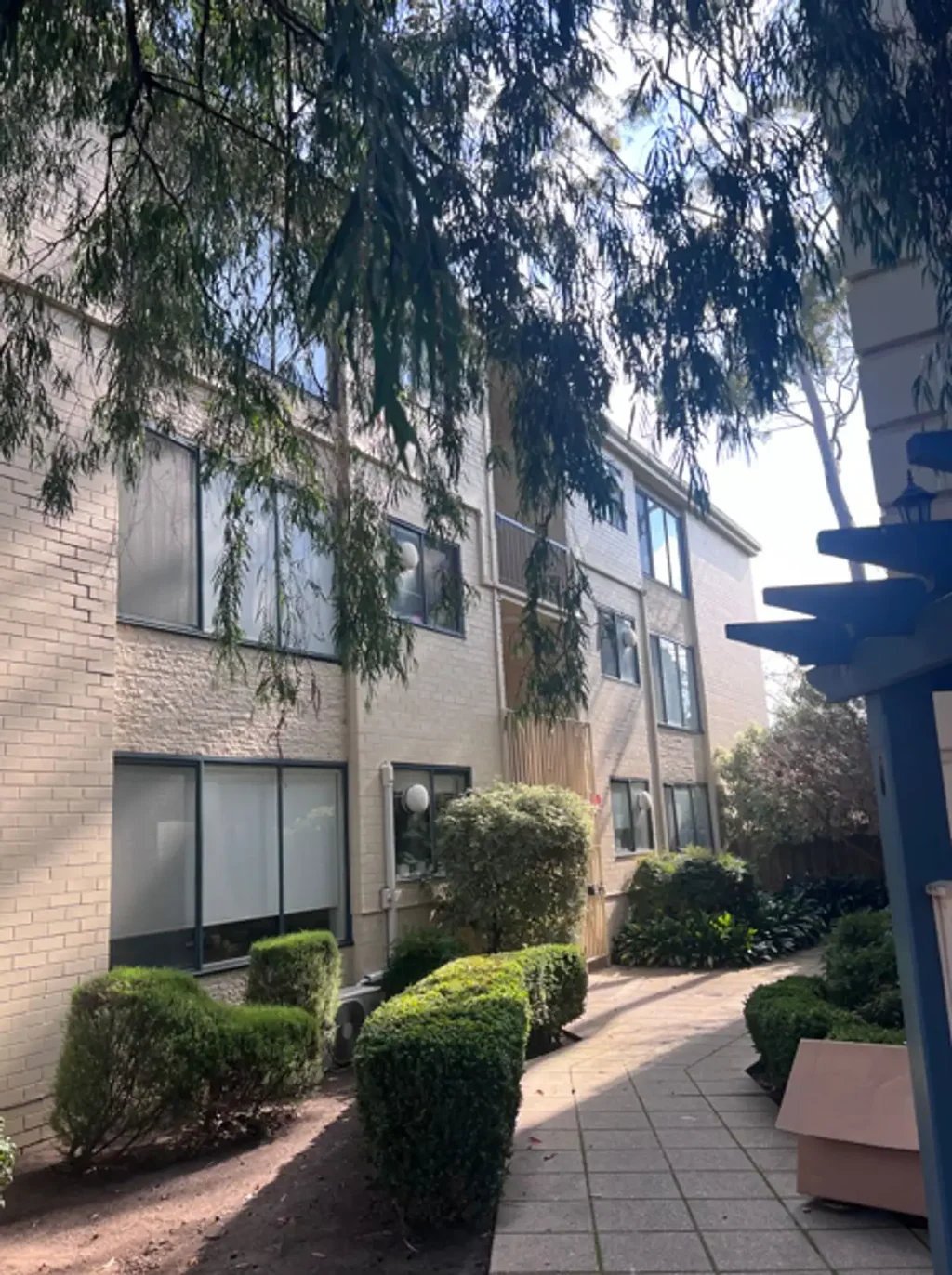Updated, bright apartment!