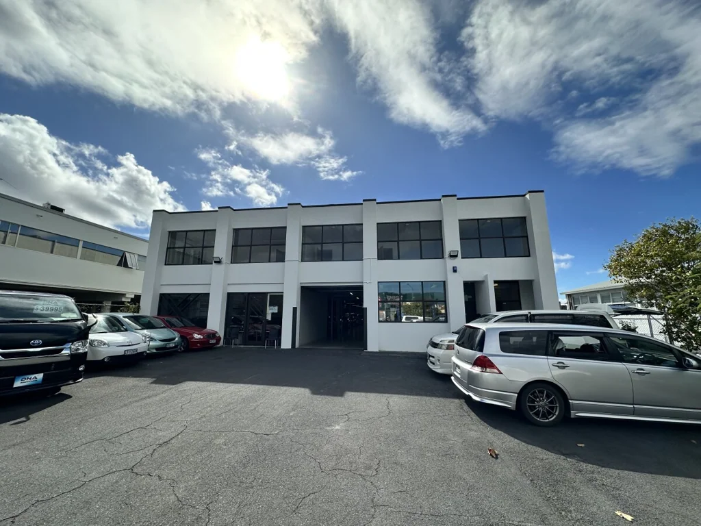 New Lynn Open Plan Office With Amenities