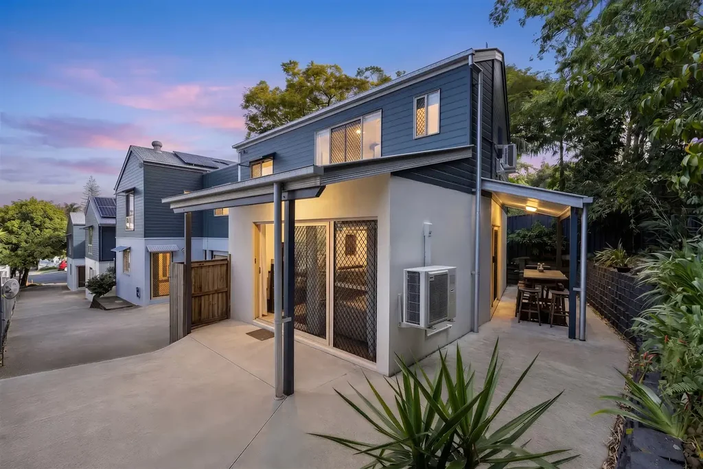 Ashgrove 3ਬੈੱਡਰੂਮ Renovated and Private Townhouse