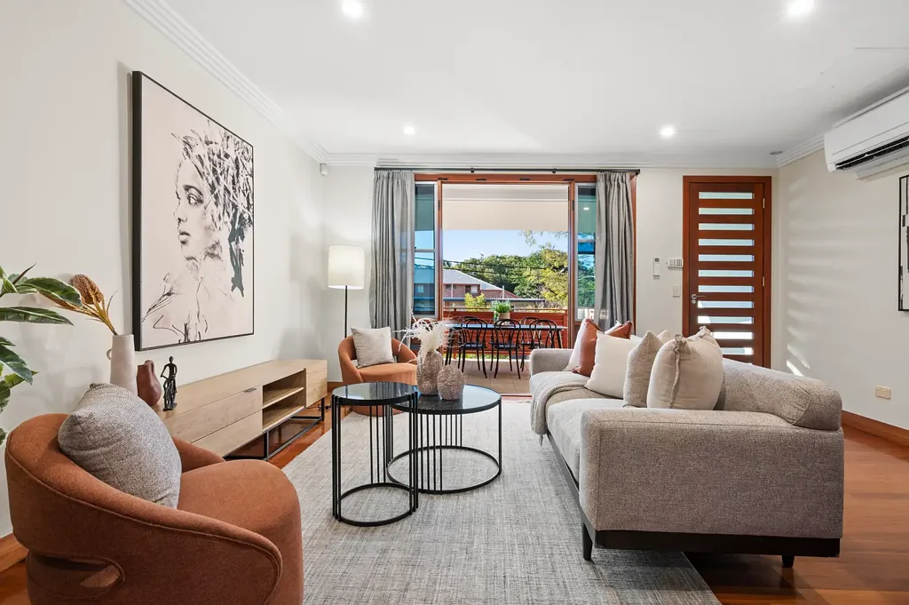 Indooroopilly 3chambre Unique FREEHOLD townhouse in ultra-handy spot