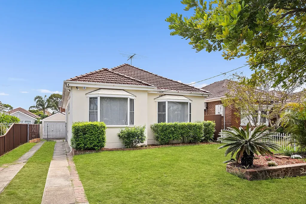 Family Home in Blue Ribbon Location!
