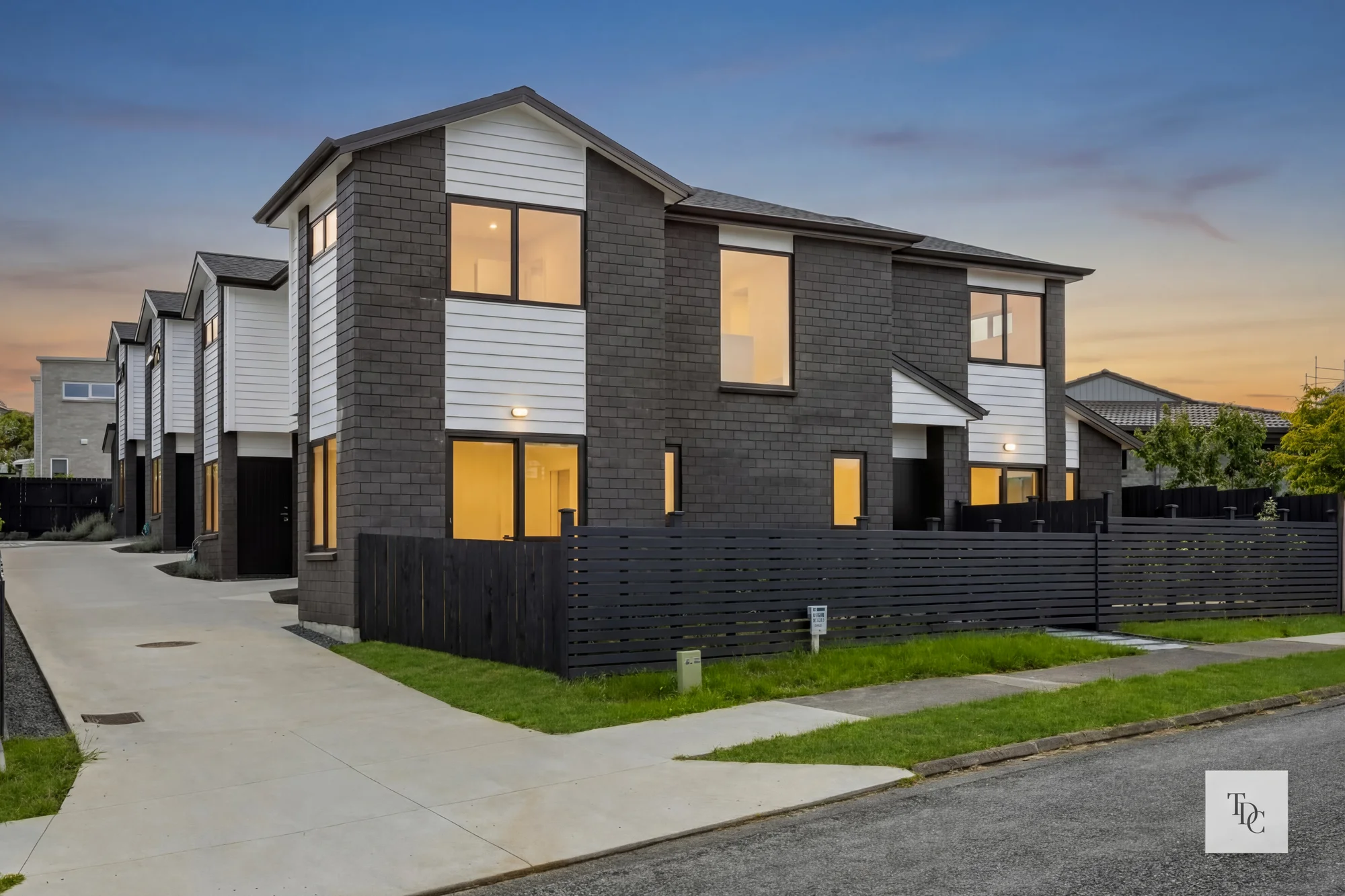Botany Downs 3房  2 Lots Remaining + Study Room