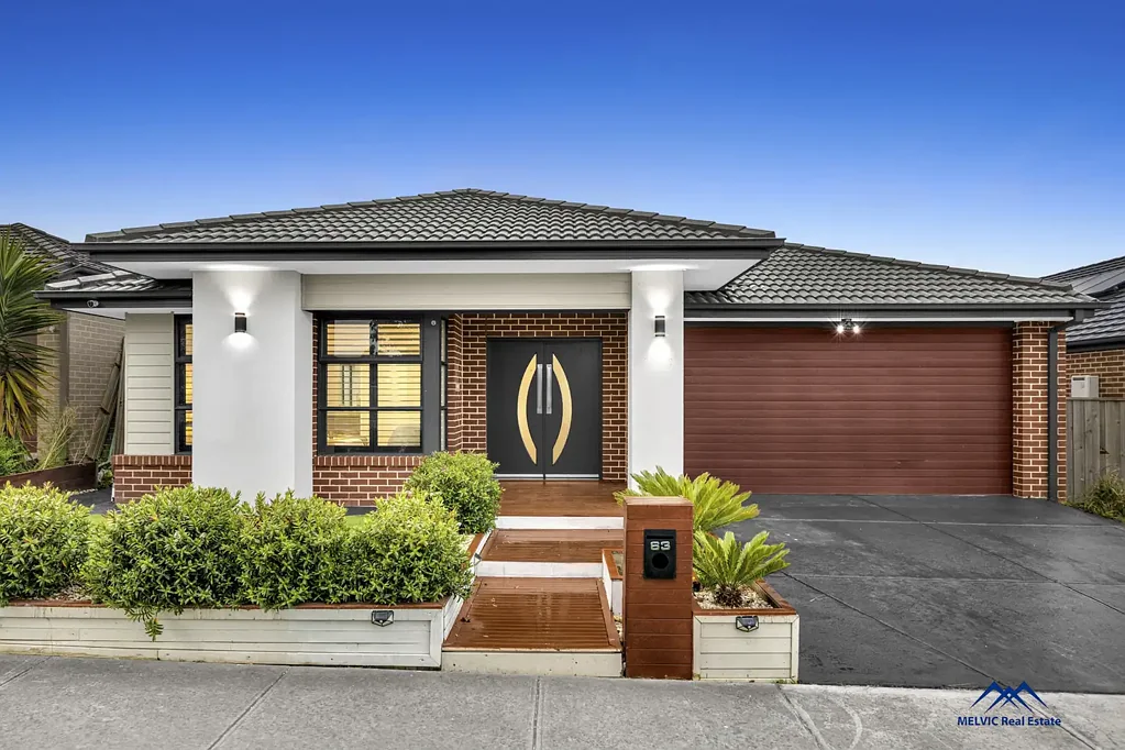 Clyde North 4房  "Your Modern Family Haven Offering Space, Style & Convenience" 4 Bed,2 Leaving ,2 Kitchens and More