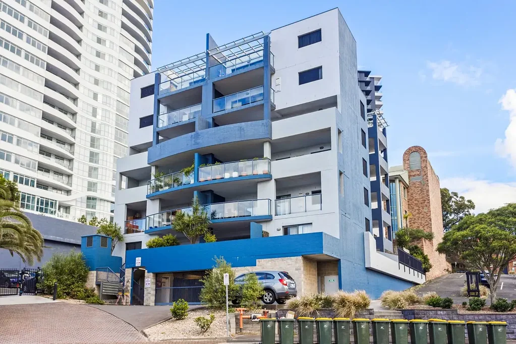 Two Bedroom Apartment in Wollongong CBD!