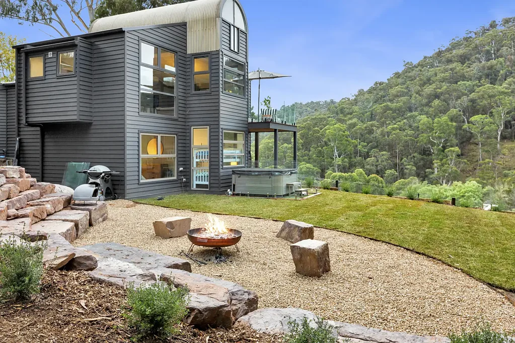 Peaceful Bush Retreat with Stunning Views