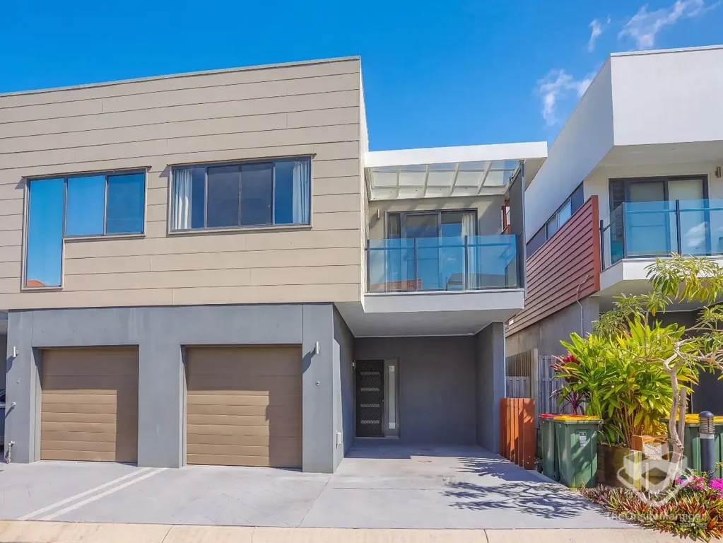 Spacious 4-Bedroom Townhouse with Private Courtyard in a Prime Location