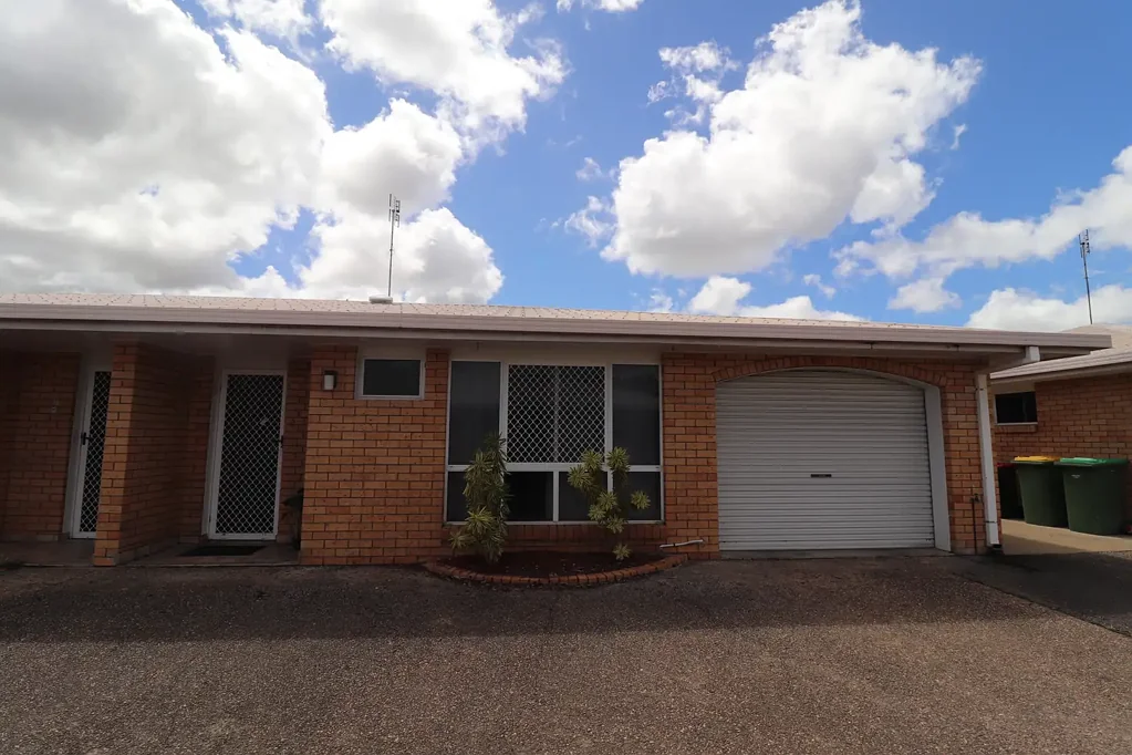 Ayr 2ਬੈੱਡਰੂਮ CENTRAL LOCATION - Solid Brick Unit