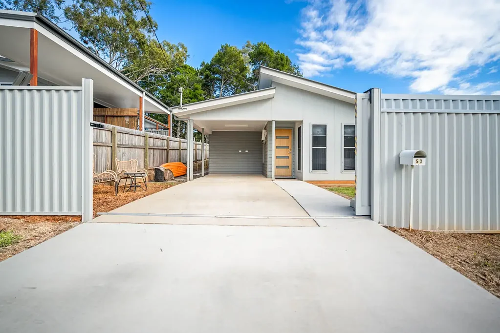 Russell Island 3 Bedroom Modern Home In the heart of town
