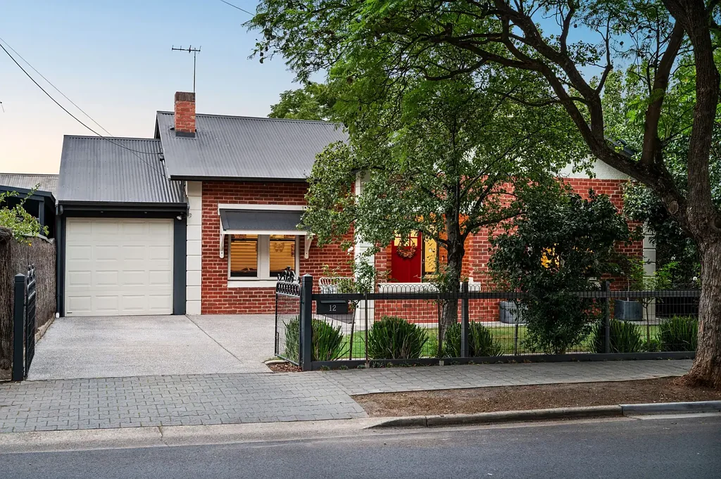 Westbourne Park 3Habitaciones Character Charm, Contemporary Comfort, Exciting Future Scope.