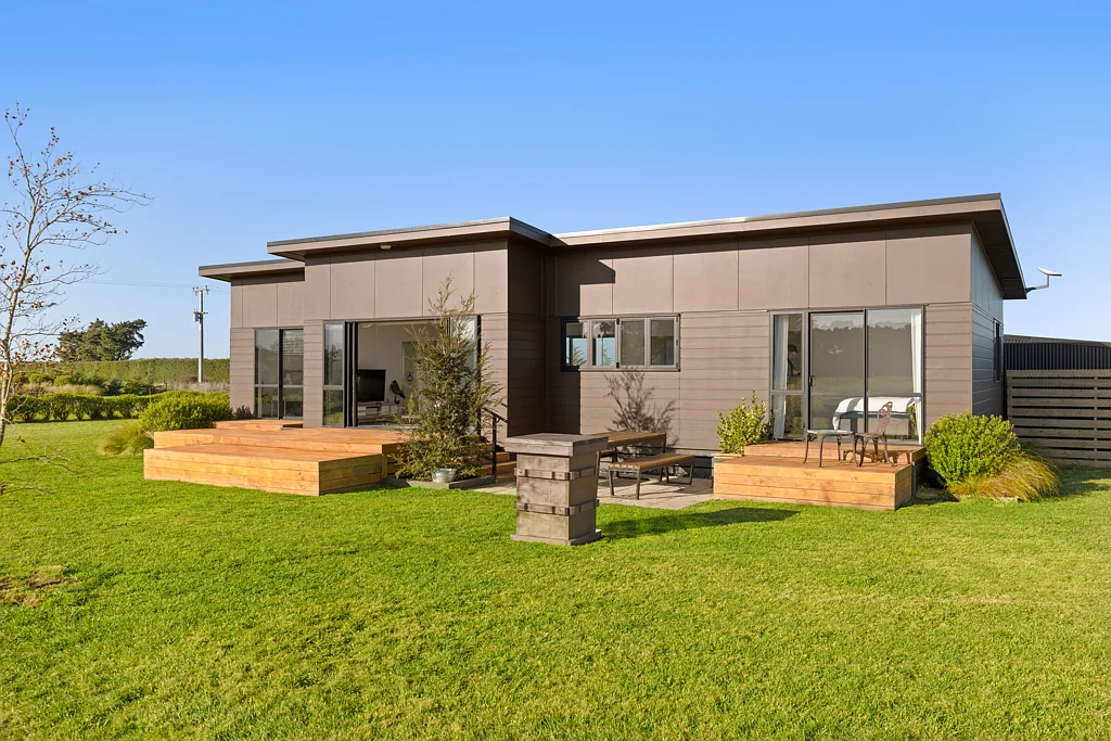 Oxford 3 Bedroom Charming Lifestyle Property in Burnt Hill!