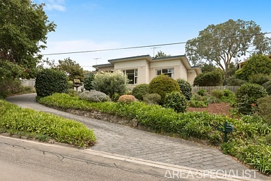 Mount Eliza 3ਬੈੱਡਰੂਮ The Brief: Beachside Mid-Century Original