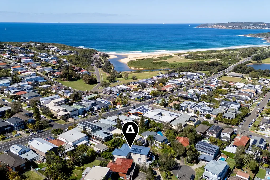 North Curl Curl 4 Bedroom Ocean and District Views from this generous sized family entertainer