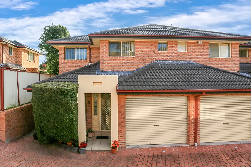 Toongabbie 2房 两卧联排别墅  大卧带柜风扇  分体空调  合理布局  宽敞厨房  现代浴室  私密后院  精品社区  便利设施近 Stylish, Spacious & Superbly Located