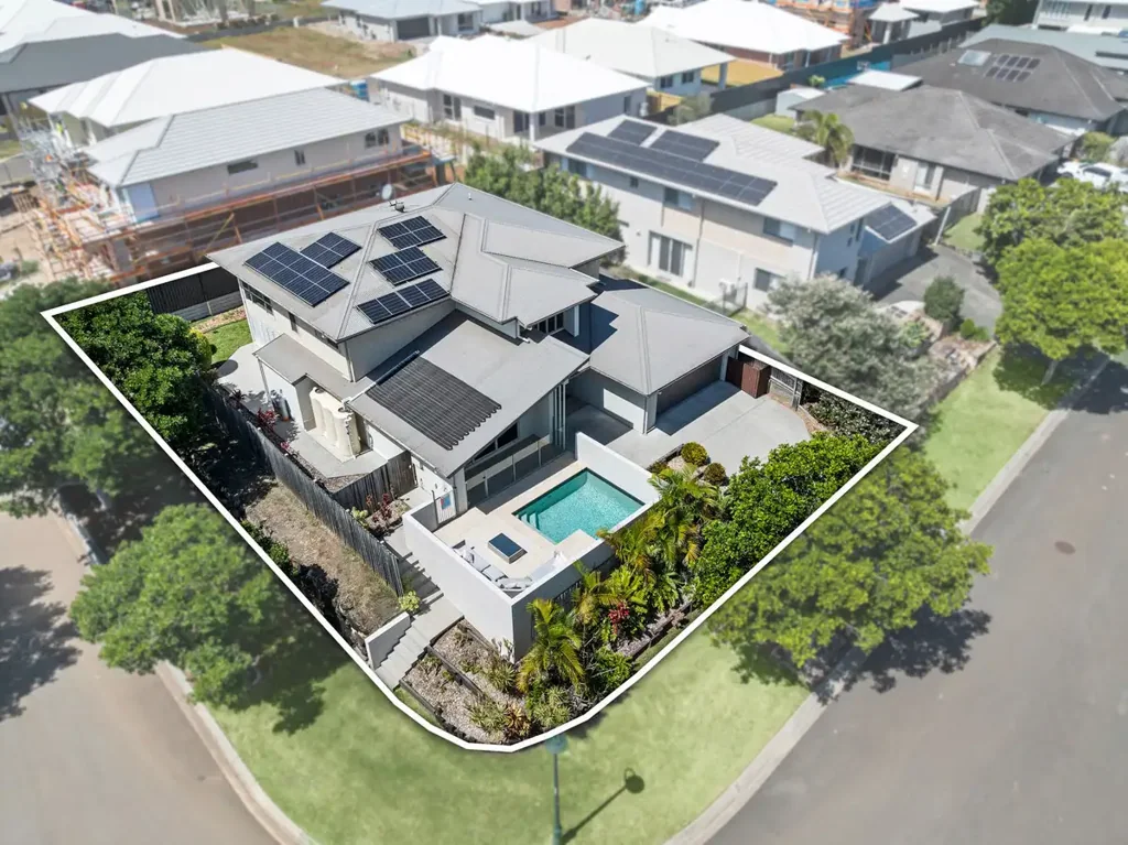 Birkdale 4 Bedroom Expansive Family Entertainer with Pool on 626sqm