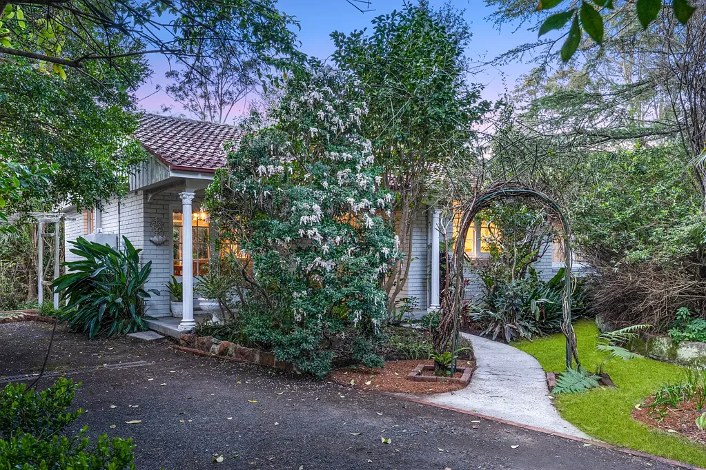 West Pennant Hills 3ਬੈੱਡਰੂਮ Rare 1,462sqm opportunity within West Pennant Hills Public catchment