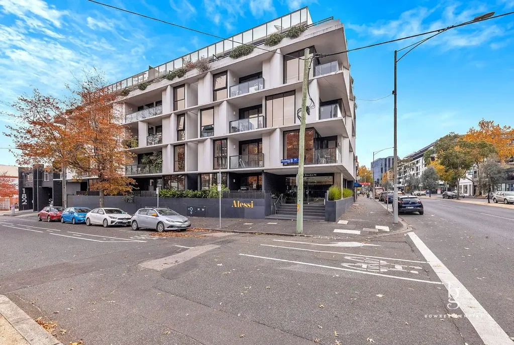 Modern 1 Bedroom Apartment in the Heart of West Melbourne