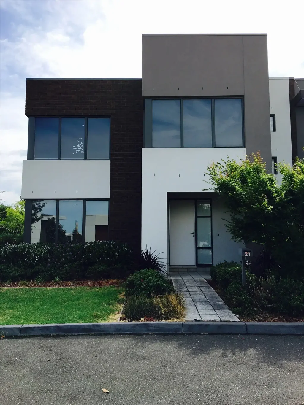 Modern 3Bedroom Townhouse in Waverley Park Estate