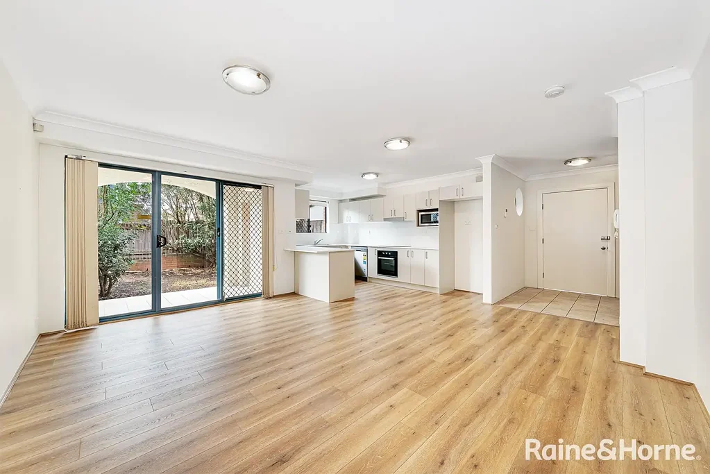 PRIVATE ONE BEDROOM WITH COURTYARD, TWO PARKING SPACES & REAR LANE ACCESS! 6 MONTH LEASE!